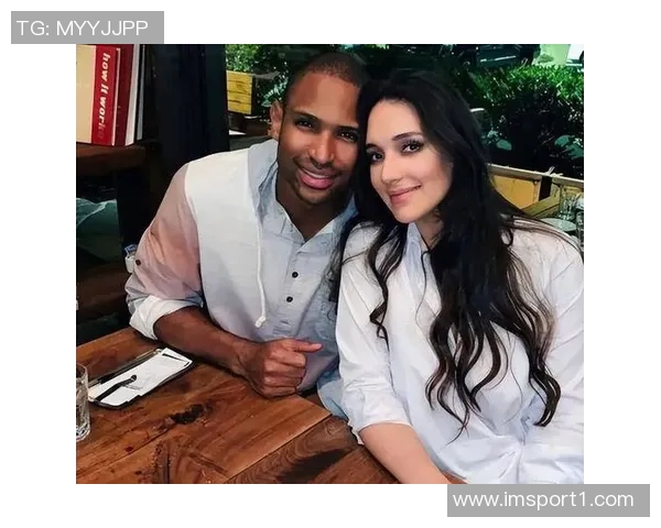 霍福德的妻子：多米尼加首位环球小姐身高188才貌双全令人艳羡