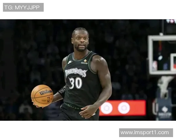 兰德尔高效发挥30分钟砍下26分9板5助助球队取得胜利